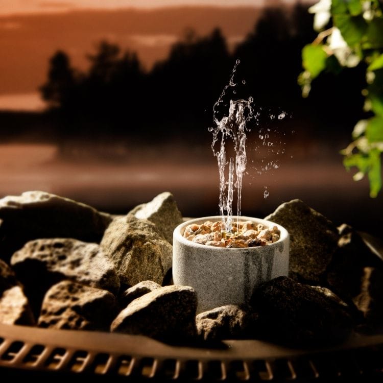 Aromaverdampfer für die Sauna mit Hukka Saunatroikka, sorgt für ein beruhigendes Dufterlebnis.