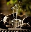 Hukka Sisukas Aromaverdampfer aus Speckstein mit Wassertropfen.