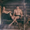 Schwarzes Saunakissen für extra Komfort in der Sauna, ideal für Entspannung und Ruhe.