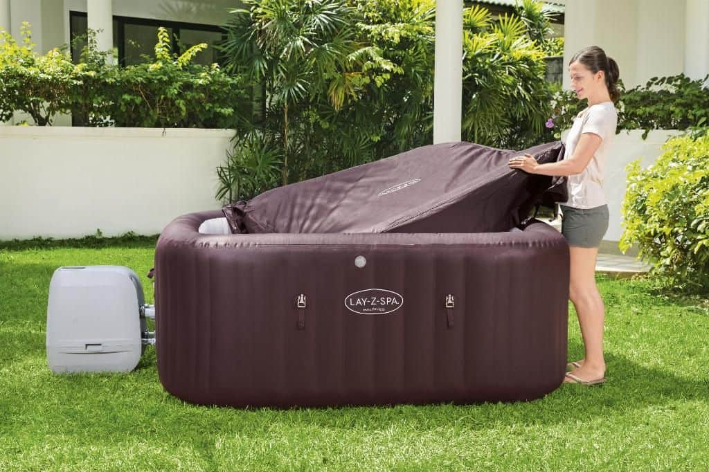 Aufblasbarer Whirlpool für den Garten mit Hydrojets, geeignet für 7 Personen.