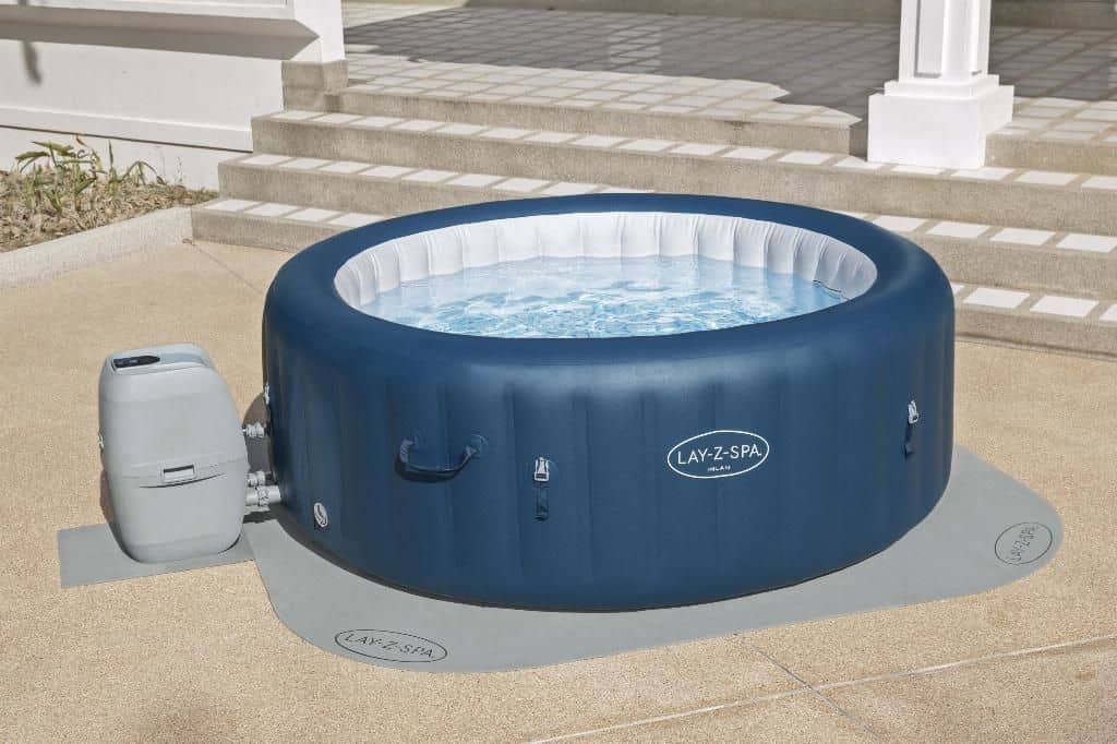 Lay-Z-Spa Bodenplane für zusätzlichen Schutz und Isolierung.