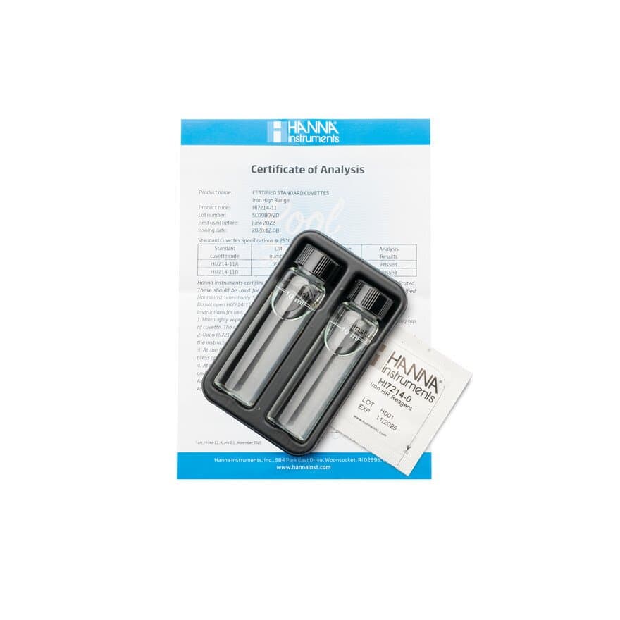 Kalibrierset für HI721 pH-Messgerät mit Zertifikat und Kalibrierflüssigkeiten.