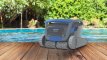 Poolroboter Dolphin Supreme M700 für sauberes und klares Poolwasser.