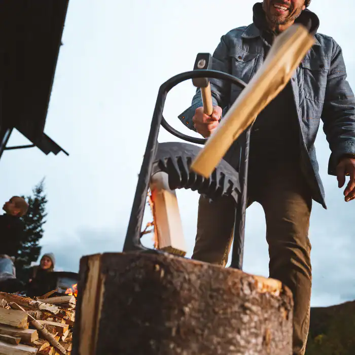 Holzspalter King zum Spalten von Holz, Bestandteil des Deluxe-Bundels.