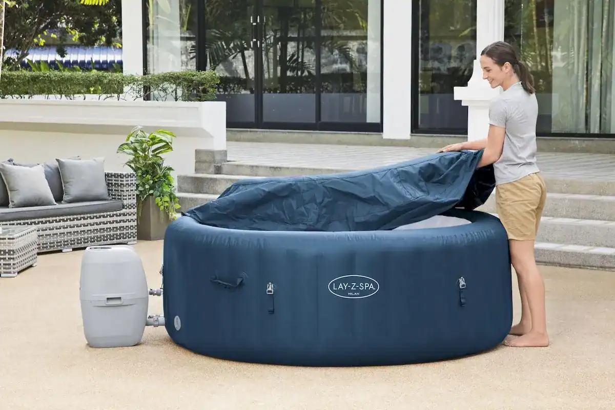 Aufblasbare Spa für 6 Personen Lay-Z Spa Milan AirJet Plus zur Entspannung.