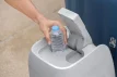 Aufblasbare Spa mit AirJet Plus für 6 Personen, einfach zu befüllen.