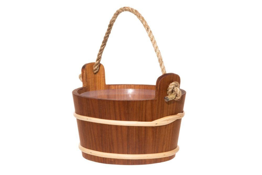 Traditioneller Holz-Sauna-Eimer mit Seilgriff für Wärmebehandlungen.