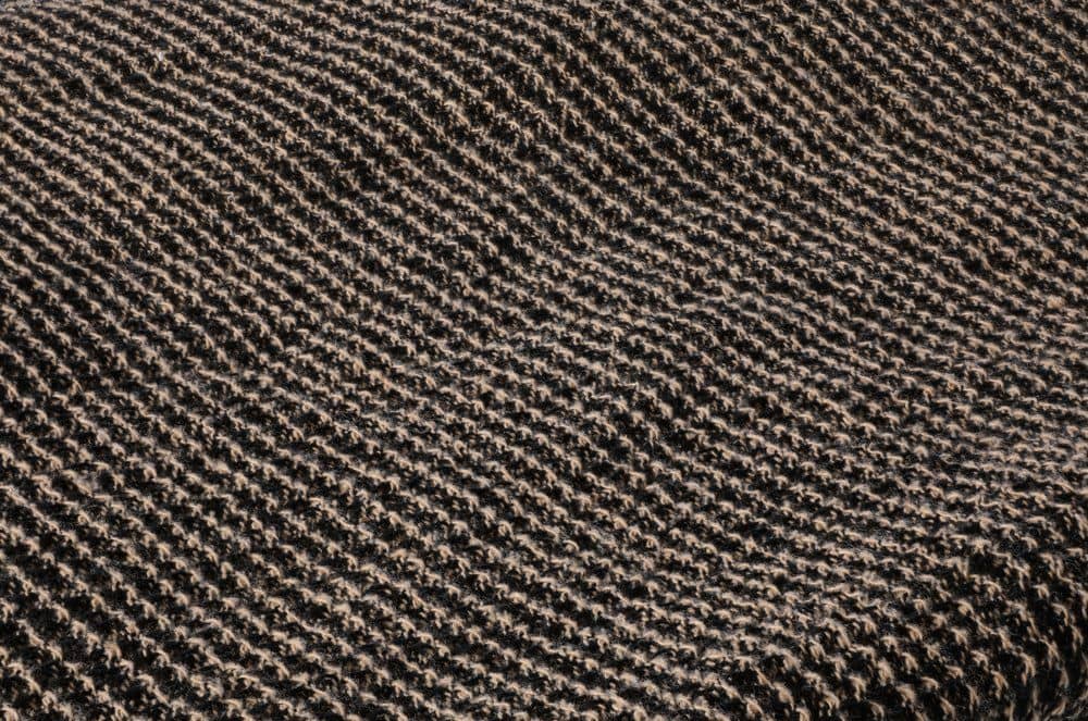 Luxuriöser Rento Kenno Bademantel XXL in schwarz und beige, weich und komfortabel.