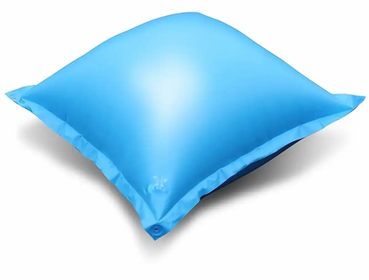 Hellblaues Winterkissen für Poolabdeckung, geeignet zum Schutz im Winter.
