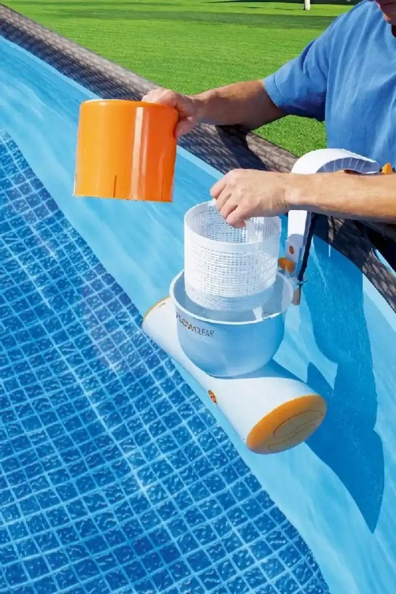 Pool Skimatic Filterpumpe für sauberes Wasser, 2574 l/h, einfach zu installieren.