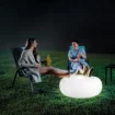 Aufblasbarer Intex LED-Sitzhocker mit Beleuchtung, geeignet für außen und innen.