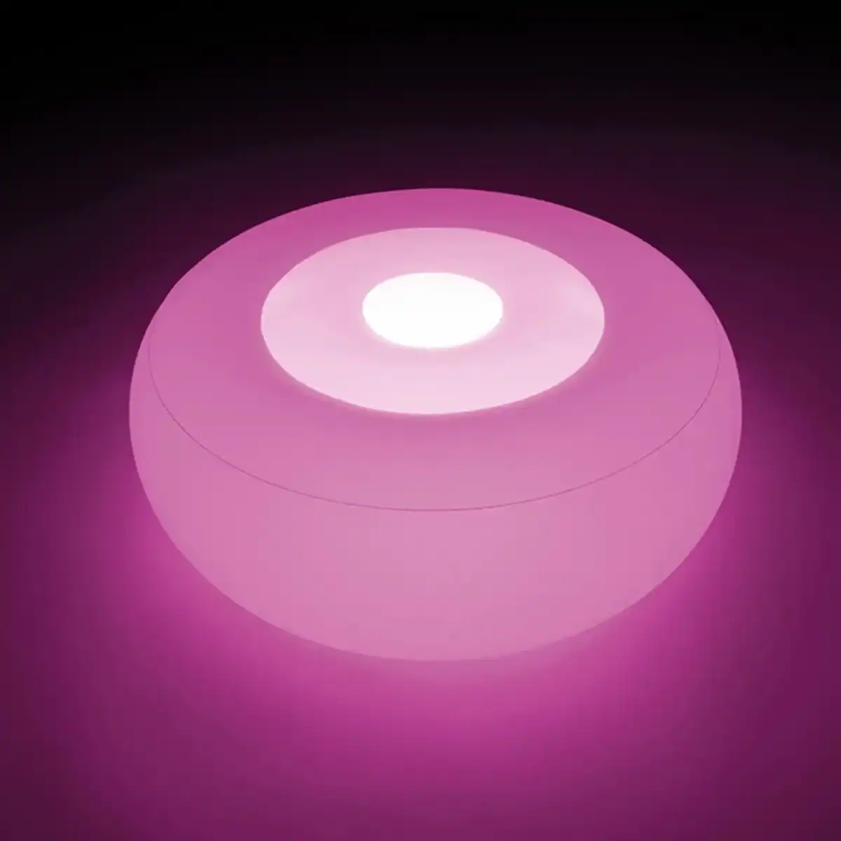 Aufblasbarer Intex LED-Sitzhocker mit farbenfrohem Beleuchtungslicht, ideal für innen und außen.