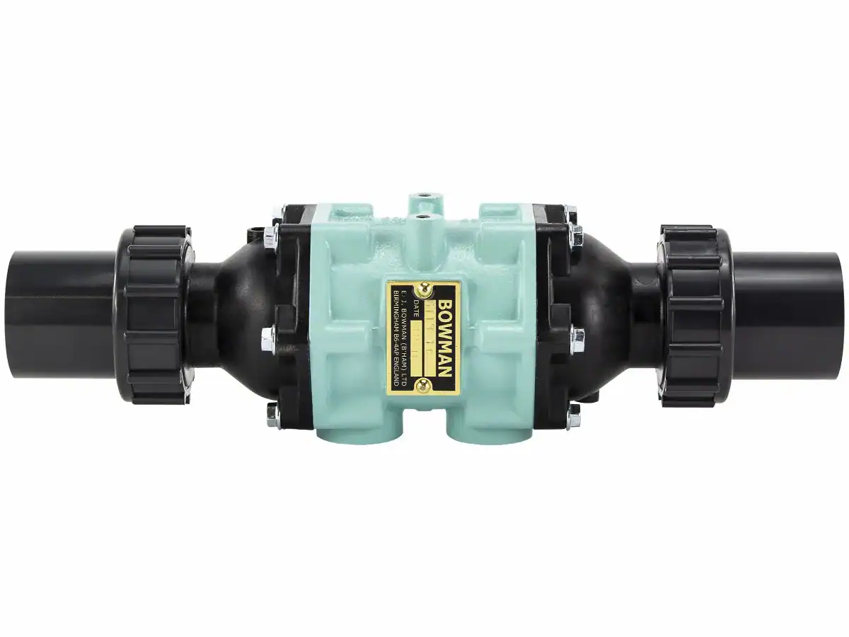 Pool-Wärmetauscher Bowman 5113-5 aus Titan für effiziente Erwärmung.