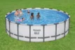 Robuster aufblasbarer Pool mit Filterpumpe und Zubehör.