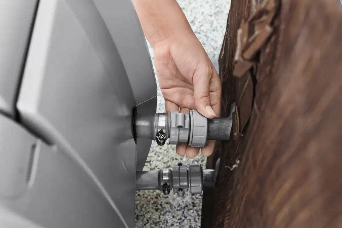 Installation eines Lay-Z Spa Toronto AirJet Aufbau-Spa für 7 Personen.