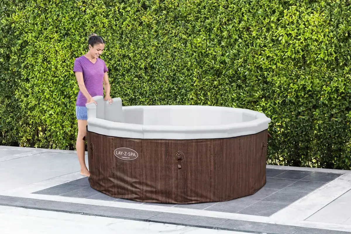 Lay-Z Spa Toronto AirJet Aufbau-Whirlpool für 7 Personen.