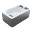 Kompaktes 3-Personen-Spa mit Massagedüsen und Isolierung.