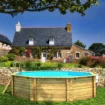 Pool aus Holz Tropic Octo 414 mit einer Höhe von 1,20 Meter im Garten.