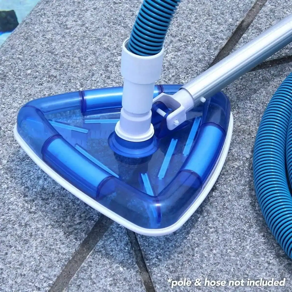 Bodensauger für Pool mit dreieckigem Design in Blau-Weiß, geeignet zur Reinigung des Bode.