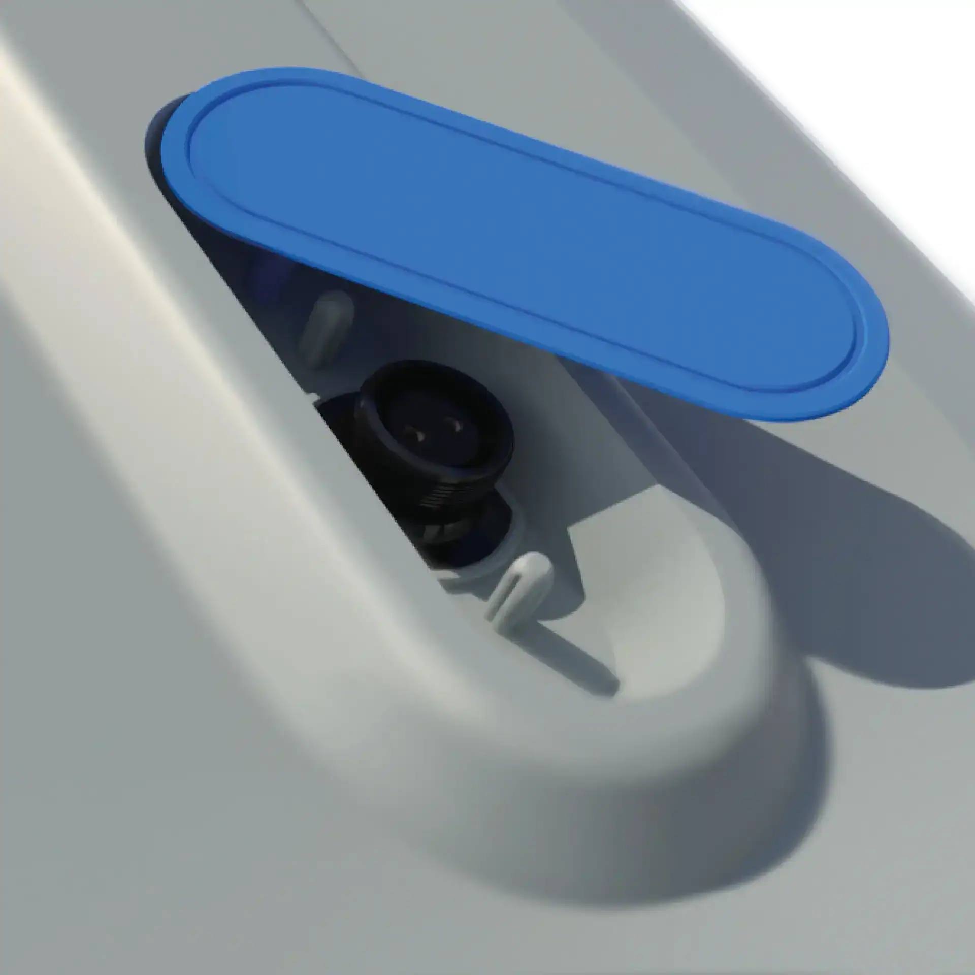 Aufrollsystem für Poolabdeckung mit motorisierter Bedienung.