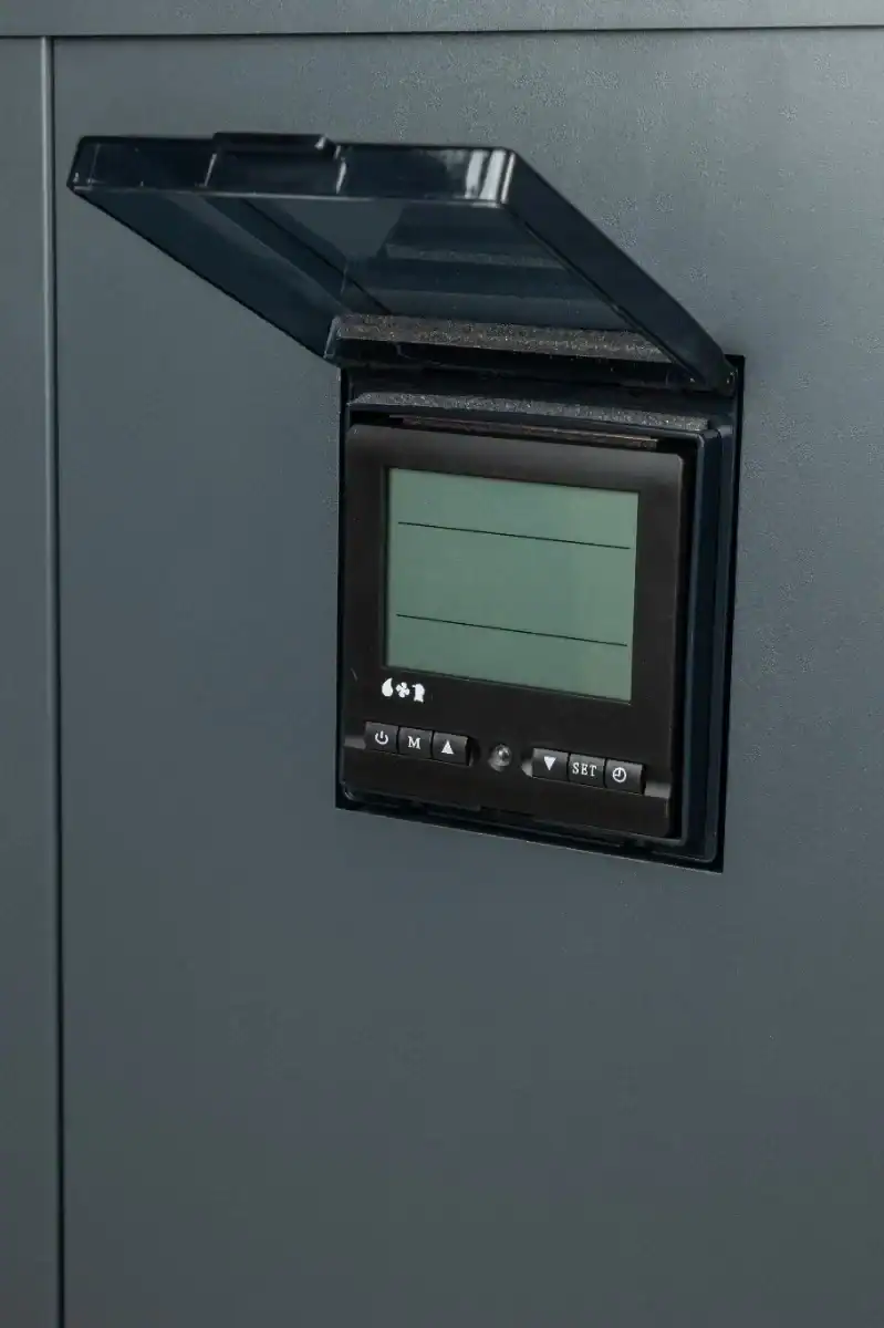 Inverter Pool-Wärmepumpe mit Touchscreen-Bedienfeld für effizientes Heizen.