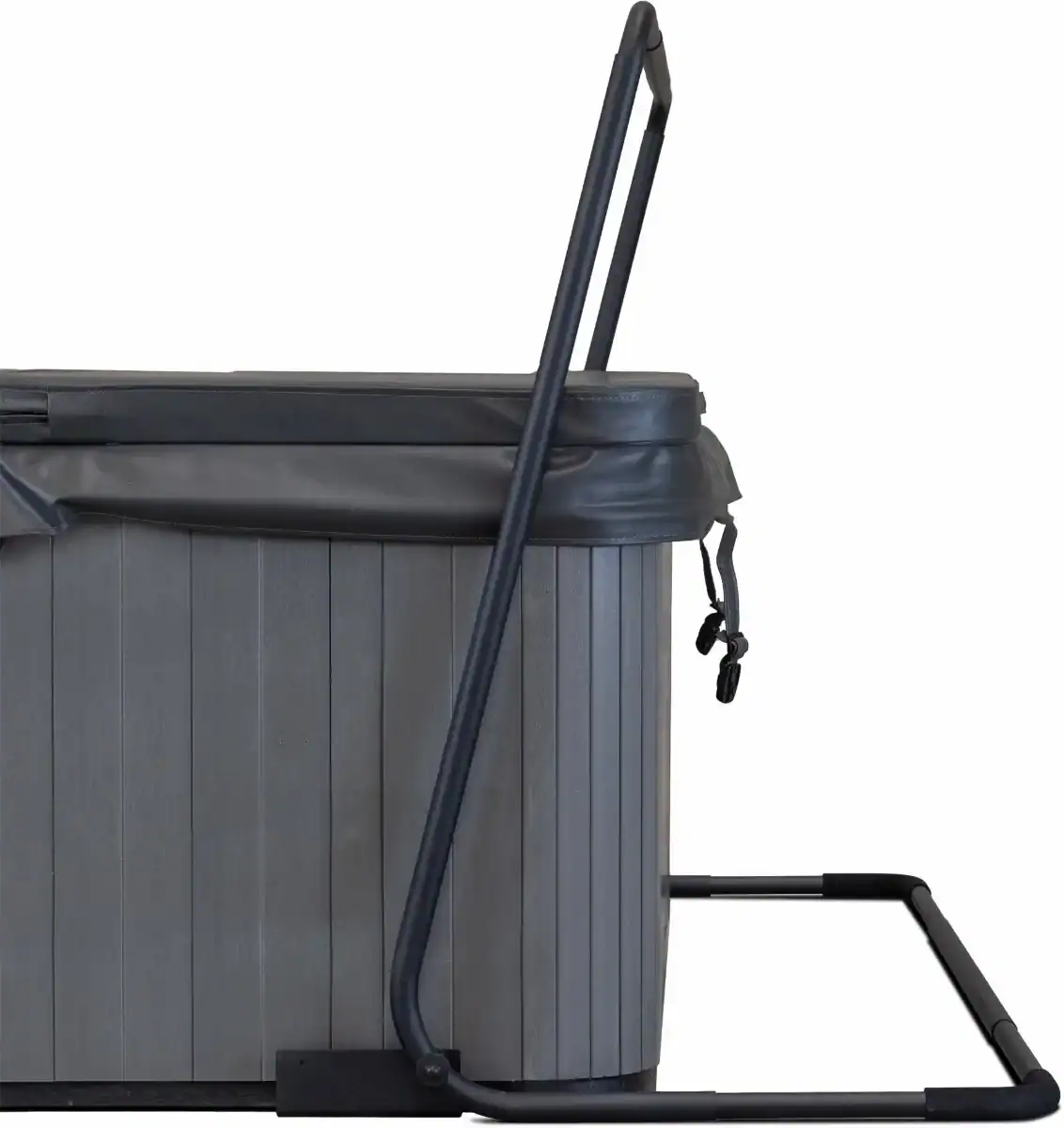 W'eau Coverlift 2 zum einfachen Entfernen und Anbringen von Poolabdeckungen.