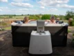 Luxuriöse aufblasbare Spa für 6 Personen zum Entspannen im Garten.