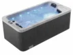 Luxuriöse 2-Personen-Spa mit Whirlpool-Funktionen und LED-Beleuchtung.