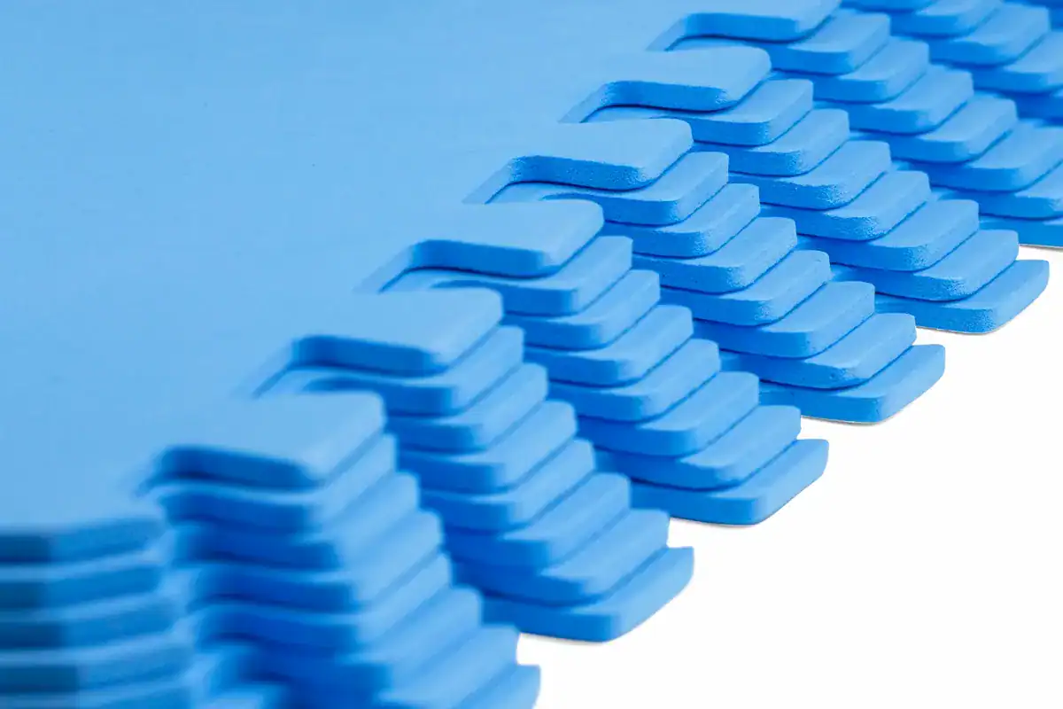 Blaue Poolunterlegplatten, Set mit 8 Stück, 50x50x0,4 cm, geeignet für den Poolboden.