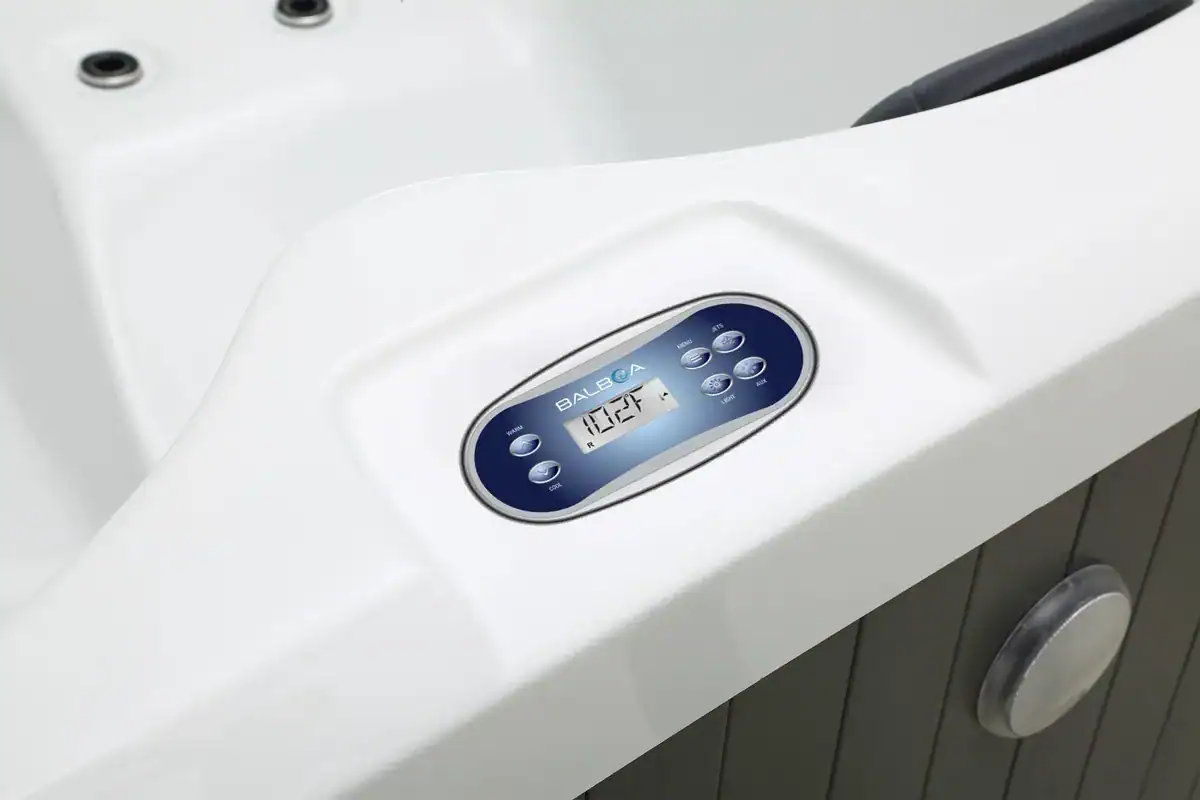 Digitales Bedienpaneel des W'eau Como Spa für 4 Personen.