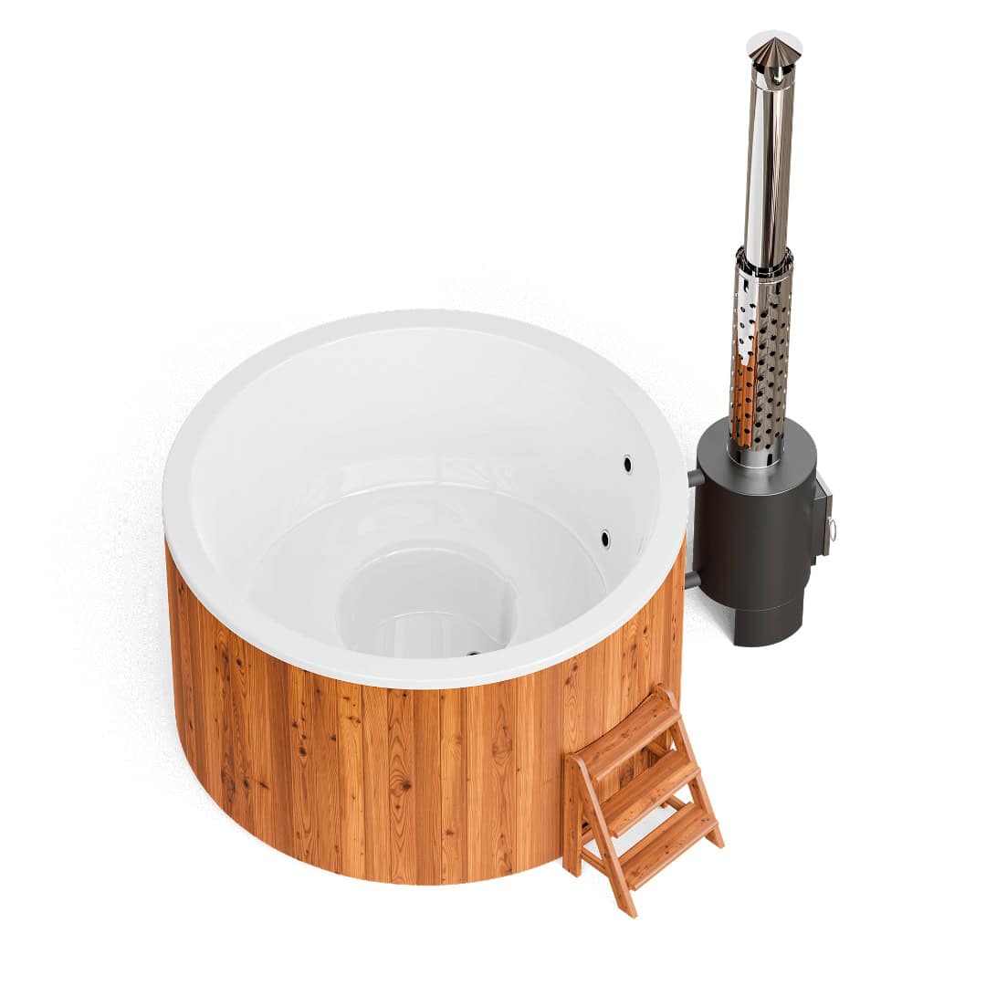 Hottub PolarSpa Comfort 195 mit Holzverkleidung und Außendusche.