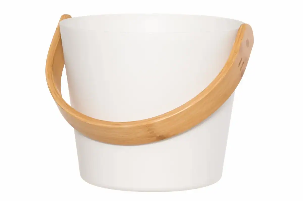 Eimer für Sauna mit Holzbügel, weißes Design.