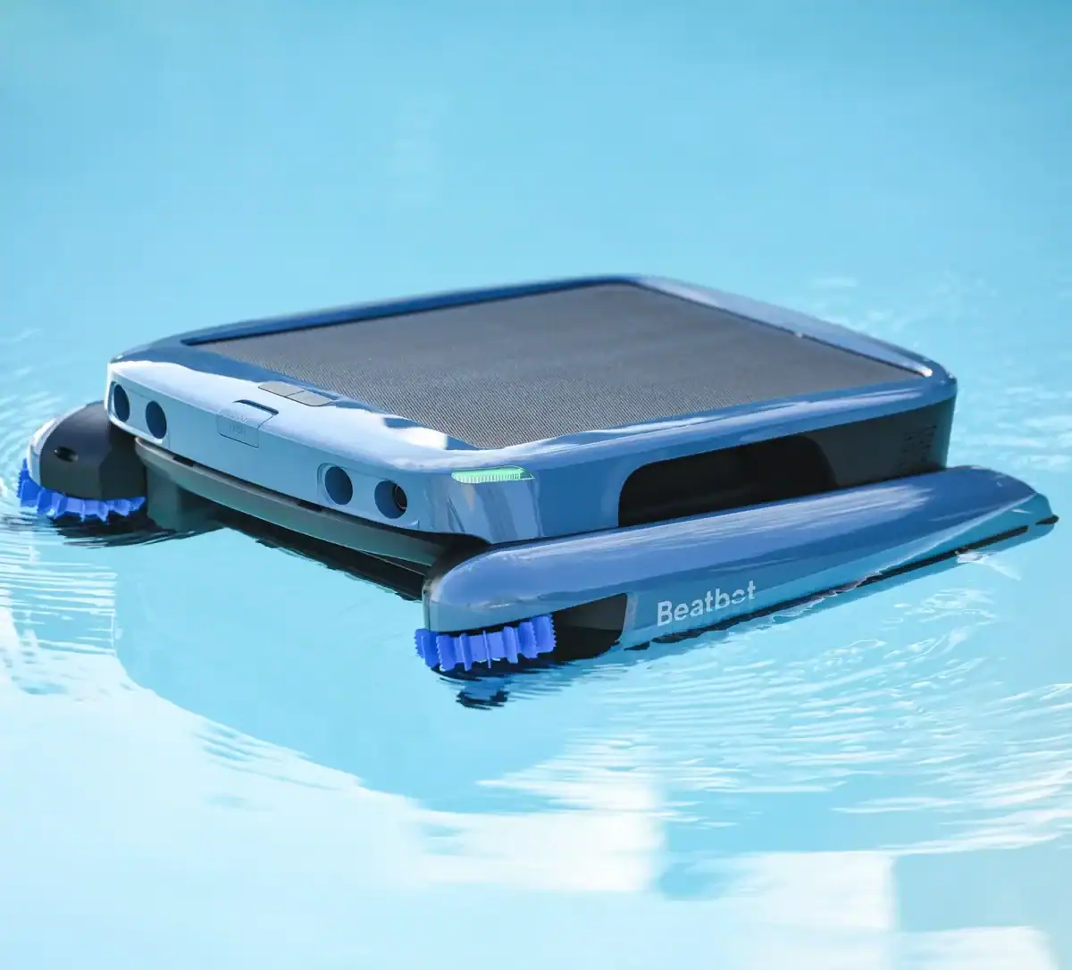 Poolroboter Beatbot iSkim Ultra zur Reinigung von Poolwasser.