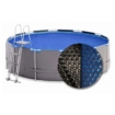 Schwarz/blaue Pool-Abdeckung.