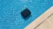 Robuster Poolroboter zur Reinigung von Pools mit Skimmerfunktion.