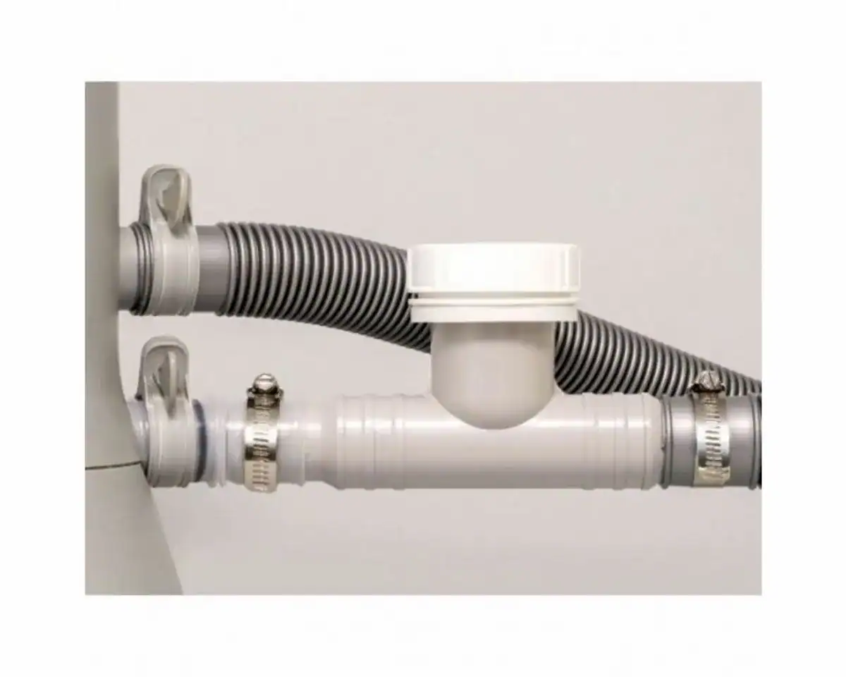 Interline Starterpaket für Poolinstallation mit Leitungen und Filtern.