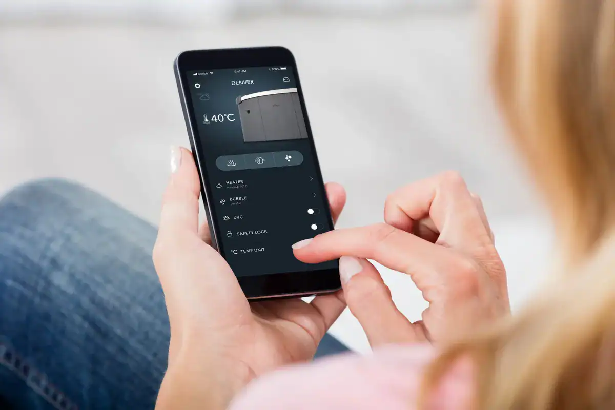 Bedienung der MSpa Denver für 6 Personen per Smartphone.