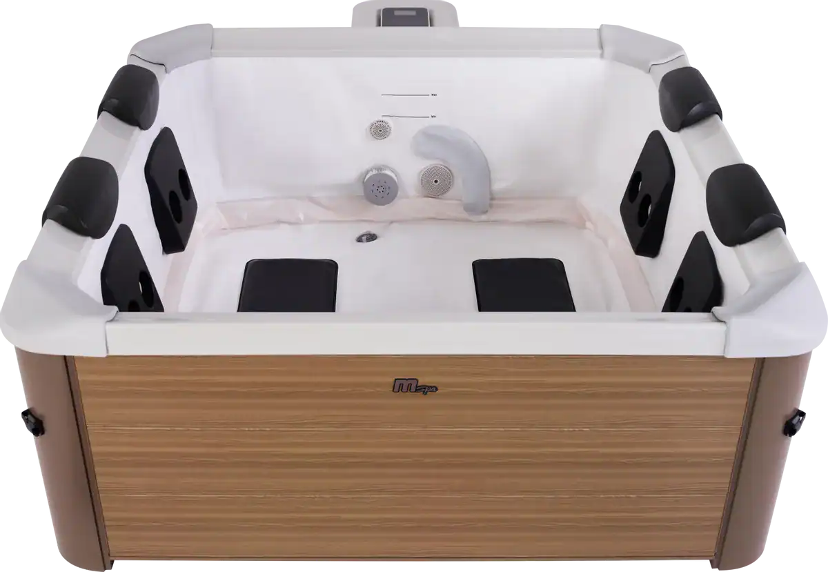 Spa mit Holzoptik und luxuriösen Sitzplätzen für 6 Personen.