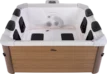 Luxuriöser 6-Personen-Spa mit Holzrahmen und Aero-Technologie.