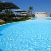 Pool-Folie in hellblauer Farbe, geeignet für Pools bis 2 Meter Tiefe, 25 Meter lang.