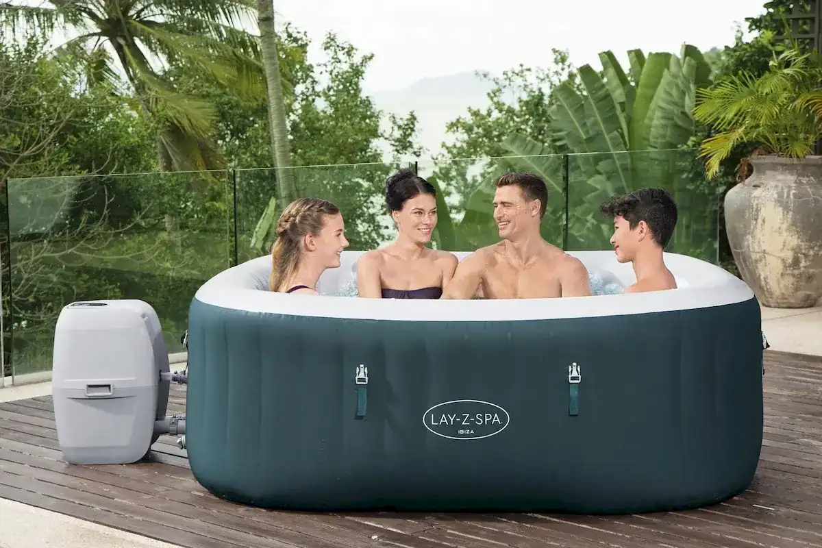 Aufblasbarer Spa für 6 Personen mit AirJet- und EnergySense-Technologie.