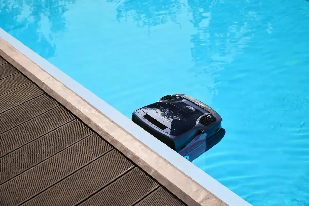 Roboter-Poolreiniger für sauberes und klares Poolwasser.