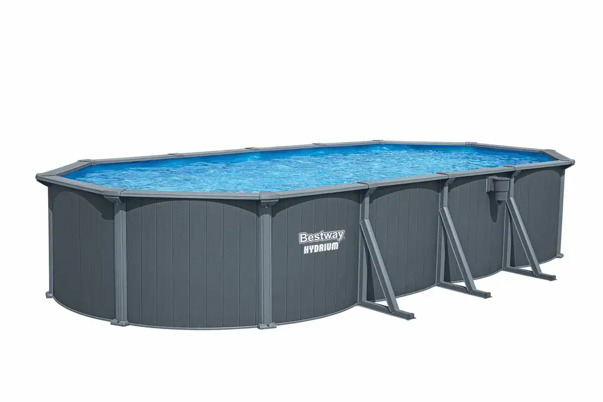 Pool mit stabilem Rahmen und klarem Wasser, perfekt für sommerliche Entspannung im Garten.