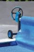 Poolrolle zum einfachen Anbringen und Entfernen von Poolfolie.