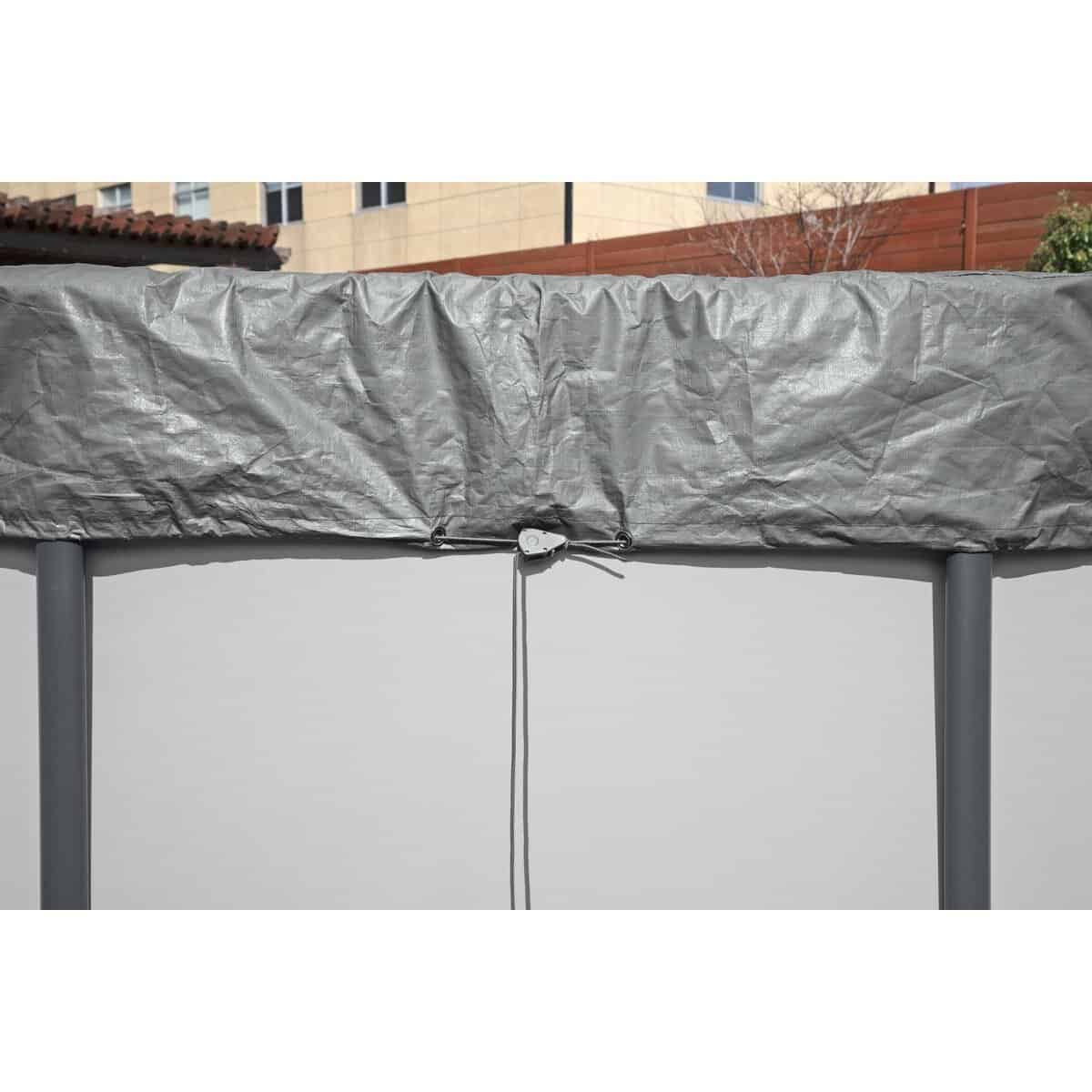 Pool-Abdeckung und Frame für Schutz und Poolpflege.