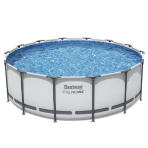 Aufblasbarer Pool mit klarem Wasser, geeignet für Gartenvergnügen.