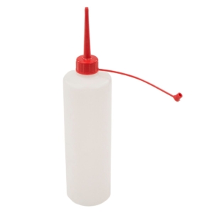 Kunststoffflasche mit Ausgießer für Poolchemikalien und Poolpflege.