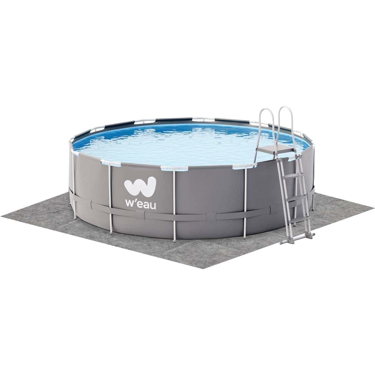 Aufblasbarer Pool mit Leiter und Abdeckung für sommerlichen Spaß.