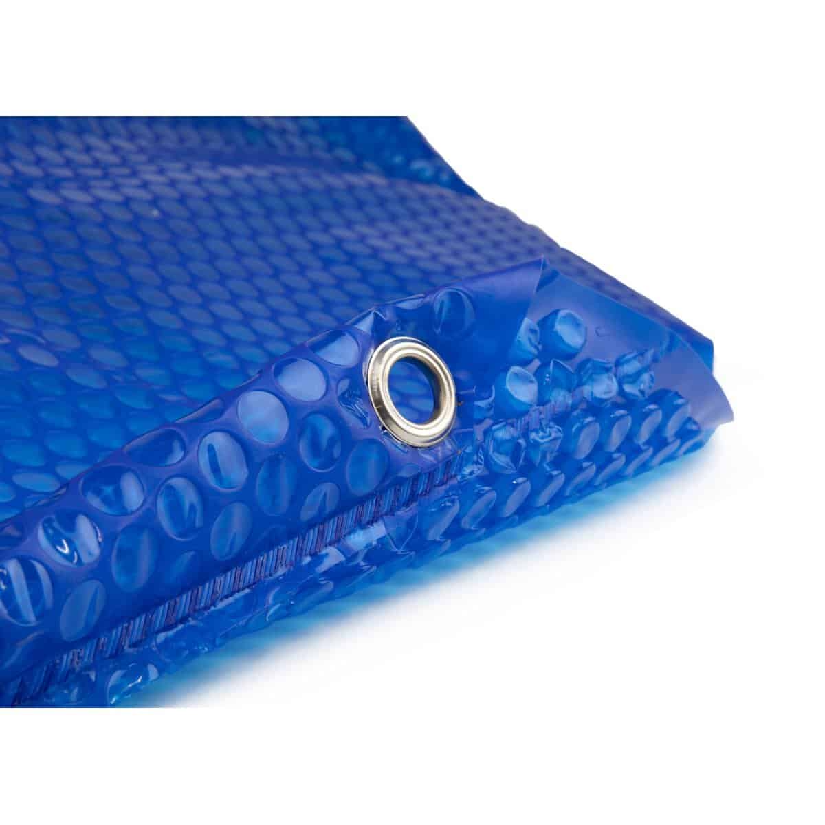 Aufblasbarer Pool mit Öse zur Befestigung und wasserdichtem Design.
