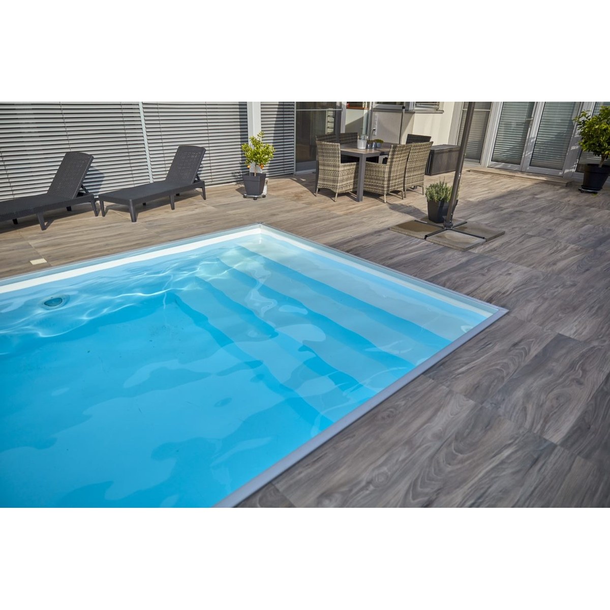 Polypropylen-Pool mit Treppe über die gesamte Breite - 7,20 x 3,50 x 1,50 m